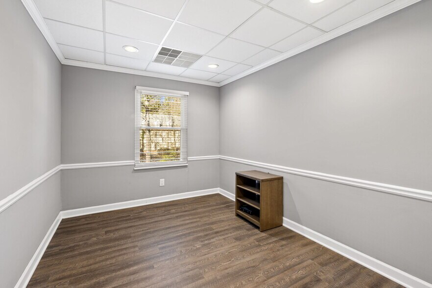 More Photos Of 425 E Crossville Rd, Roswell Office For Sale