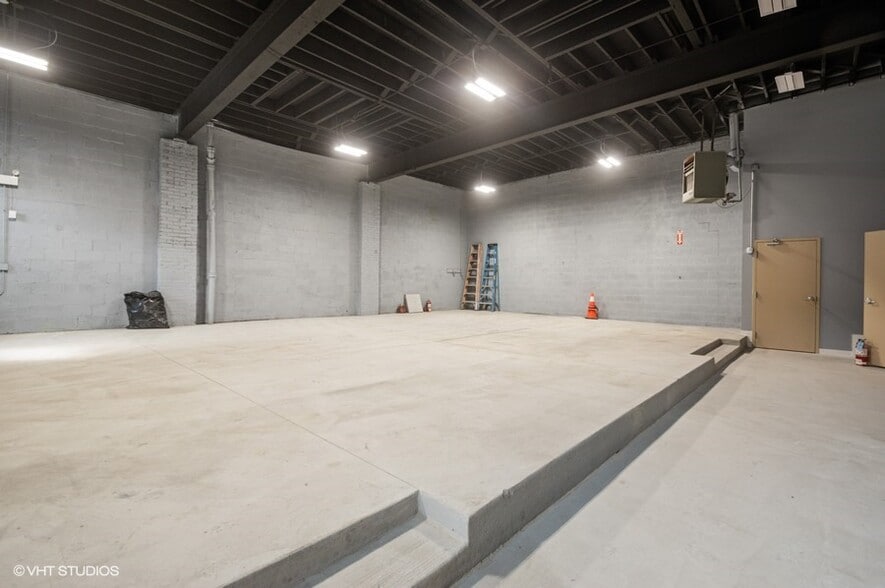 More Photos Of 1015 W Grand Ave, Chicago Storefront Retail Office For Lease