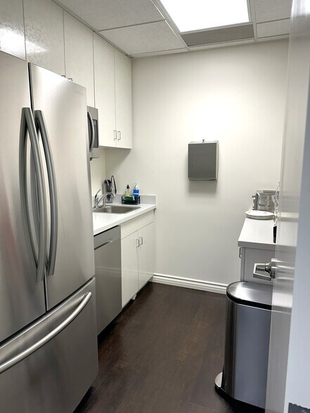 More Photos Of 2080 Century Park E, Los Angeles Medical For Lease