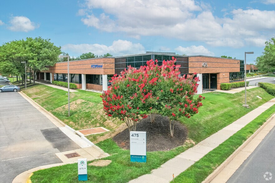 More Photos Of 450 Spring Park Pl, Herndon Unknown For Lease