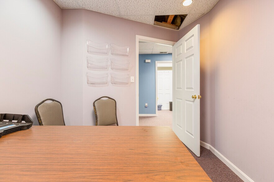 More Photos Of 3044 Breckenridge Ln, Louisville Office Residential For Sale