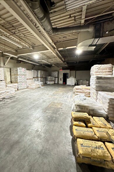 More Photos Of 10400 Evendale Dr, Evendale Warehouse For Lease