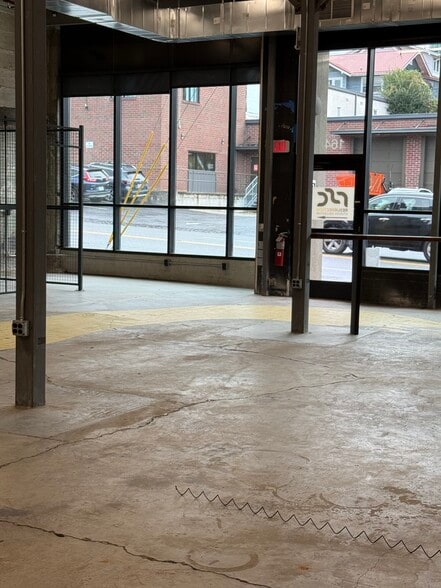 More Photos Of 164 Broadway St, Asheville Light Manufacturing For Lease