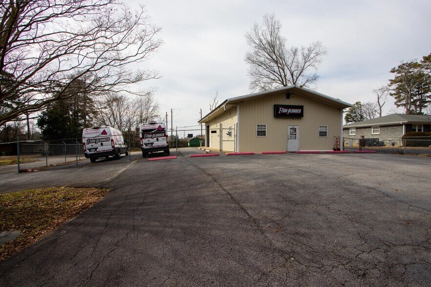 More Photos Of 142 Latonea Dr, Columbia Service For Sale