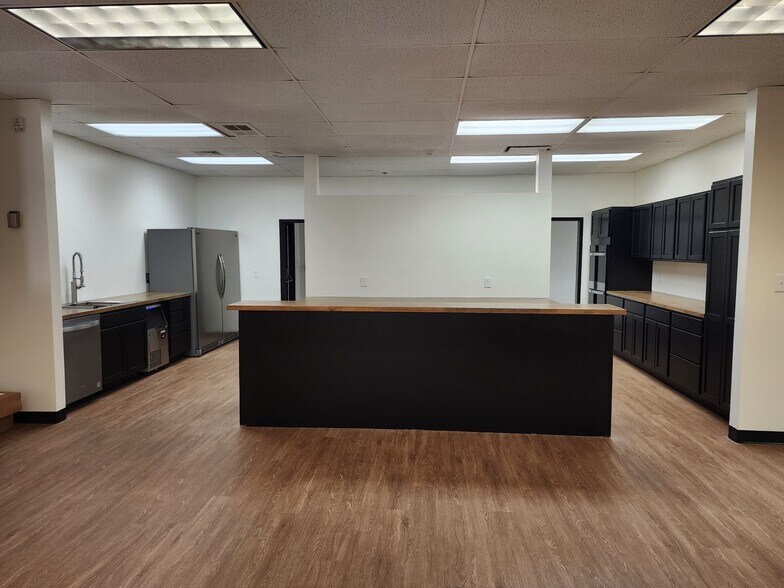 More Photos Of 2 Fisher Rd, Greenville Schools For Lease