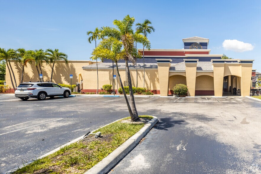 More Photos Of 1424-1450 N Federal Hwy, Boca Raton Restaurant For Lease