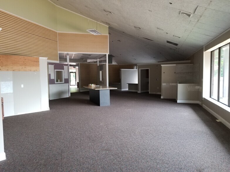 More Photos Of 574 Washington St, Easton Freestanding For Lease