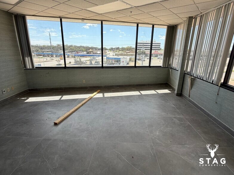 More Photos Of 2901 Brown Trl, Bedford Office For Lease