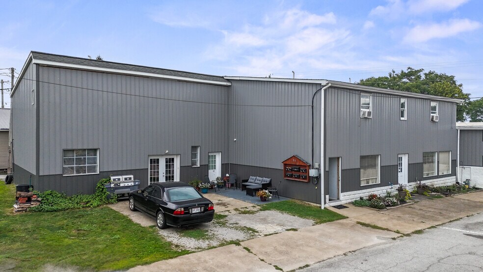 More Photos Of 41 Railroad St, New London Storefront For Sale