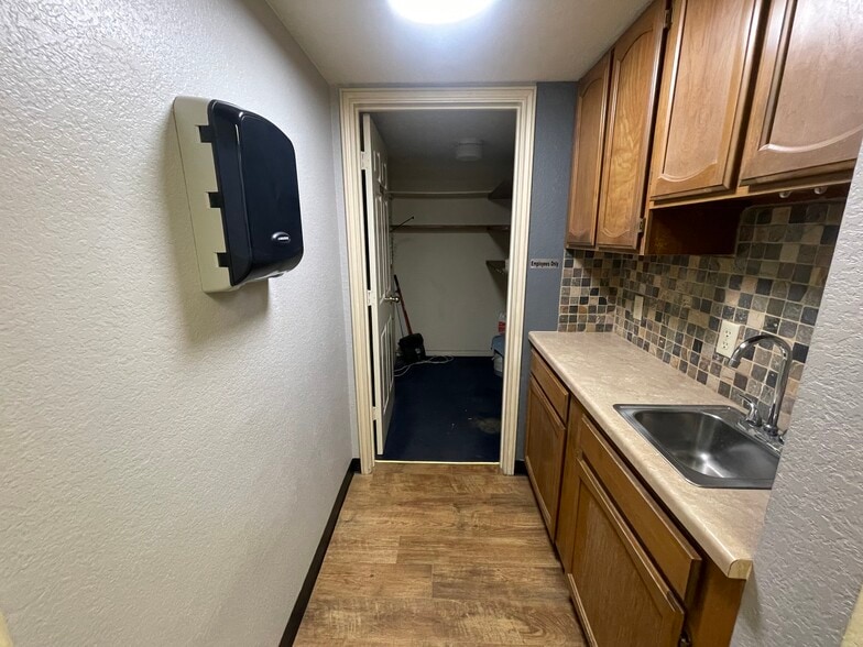 More Photos Of 4234 N Interstate 35, Denton Medical For Sale