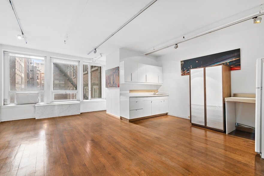 More Photos Of 118 Spring St, New York Apartments For Lease