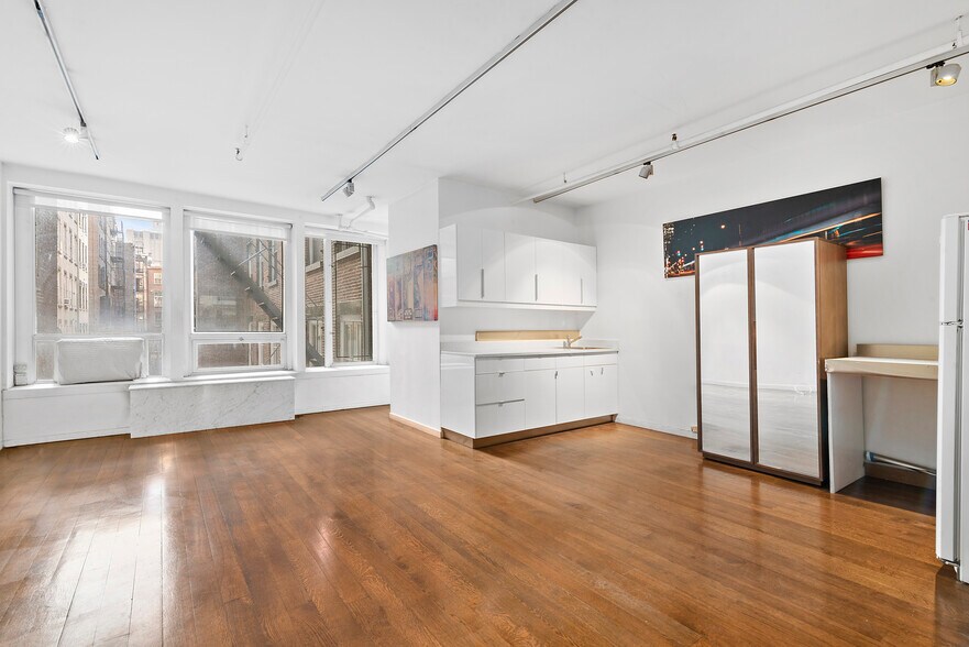 More Photos Of 118 Spring St, New York Apartments For Lease