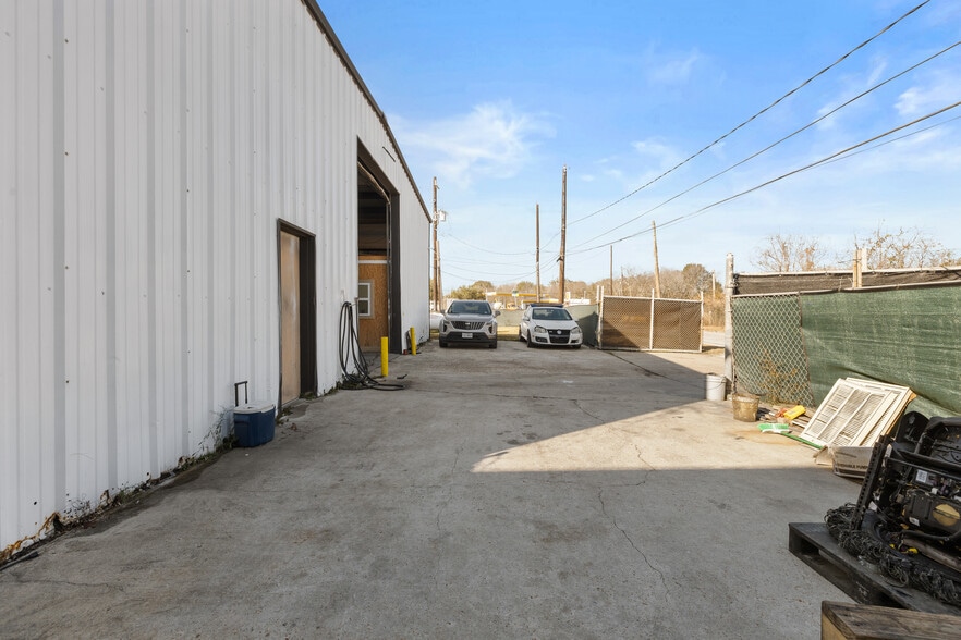 More Photos Of 6701 Almeda Genoa Rd, Houston Warehouse For Sale