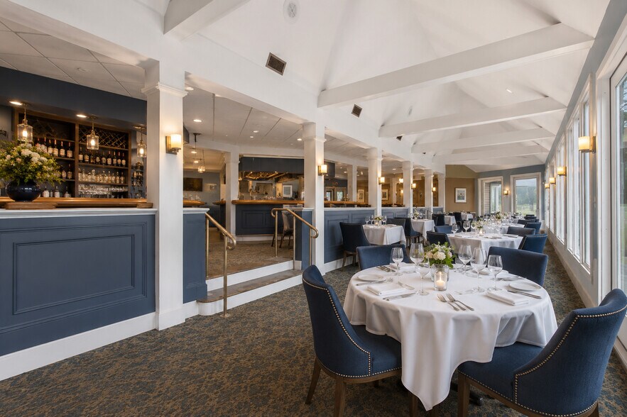 More Photos Of 1335 US ROUTE 1, Yarmouth Restaurant For Sale
