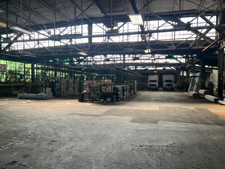 More Photos Of 1000 Gregg St, Carnegie Warehouse For Lease