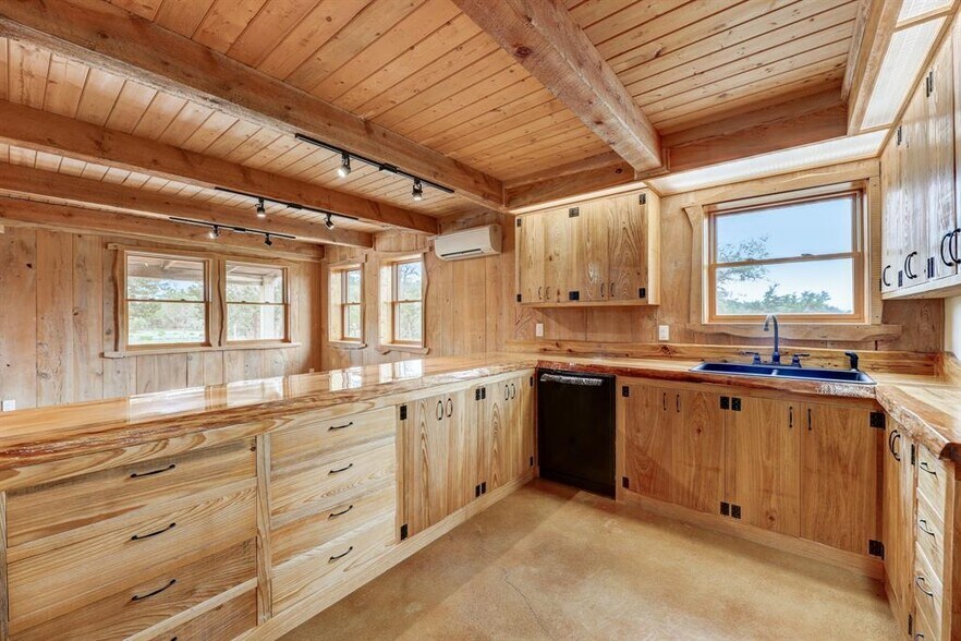 More Photos Of 700 Ledgerock Rd, Wimberley Specialty For Sale