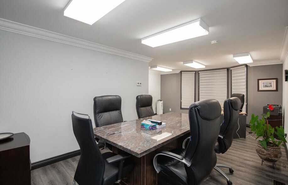 More Photos Of 190 Hempstead Dr, Hamilton Refrigeration Cold Storage For Sale