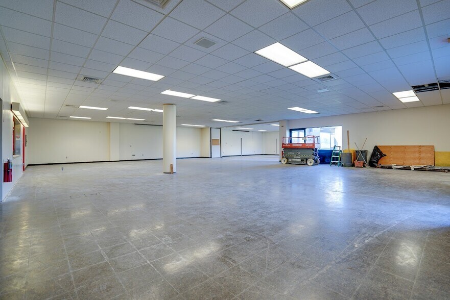 More Photos Of 275 Portsmouth Ave, Stratham Light Manufacturing For Sale