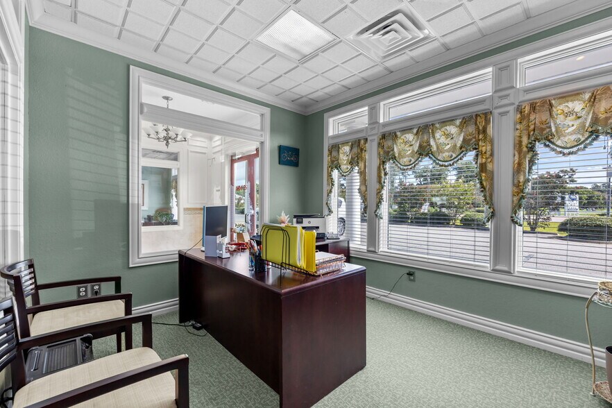 More Photos Of 8468 Caratoke Hwy, Powells Point Bank For Lease