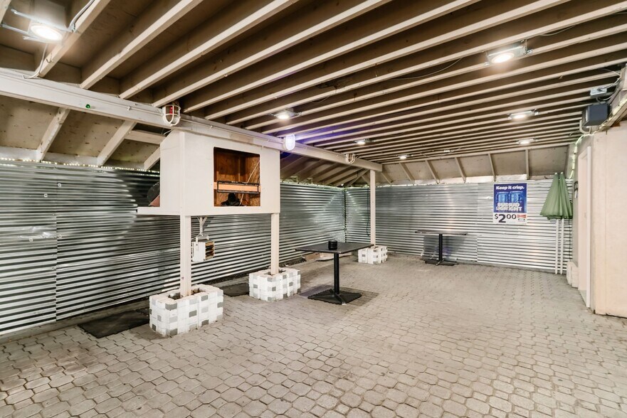 More Photos Of 1662 W Mound St, Columbus Restaurant For Sale