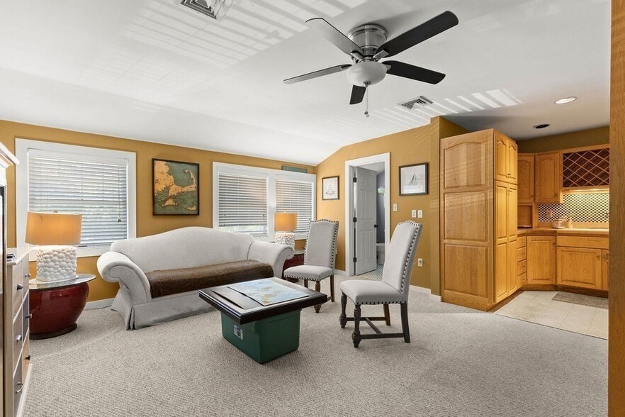 More Photos Of 258 Edgartown Vineyard Haven Rd, Edgartown Medical For Sale