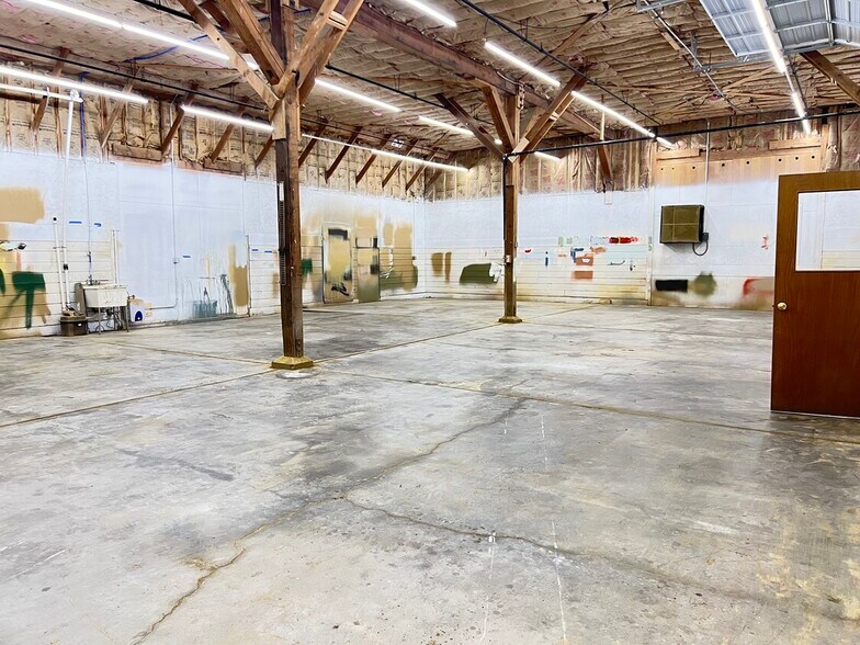 More Photos Of 1330 Banner, Sidney Warehouse For Lease