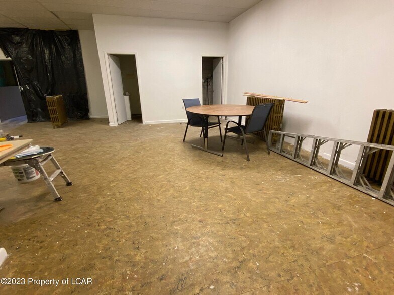 More Photos Of 578 Main St, Sugar Notch Flex For Sale