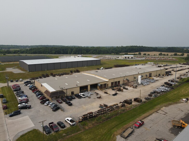 More Photos Of 800 Weston Ave, Kendallville Manufacturing For Lease