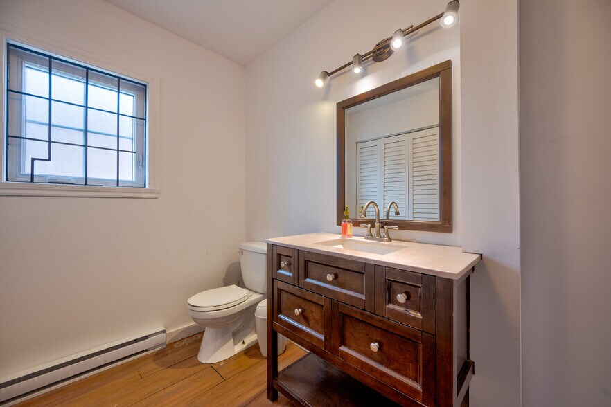More Photos Of 96 Boul Du Curé-Labelle, Sainte-therese Freestanding For Sale