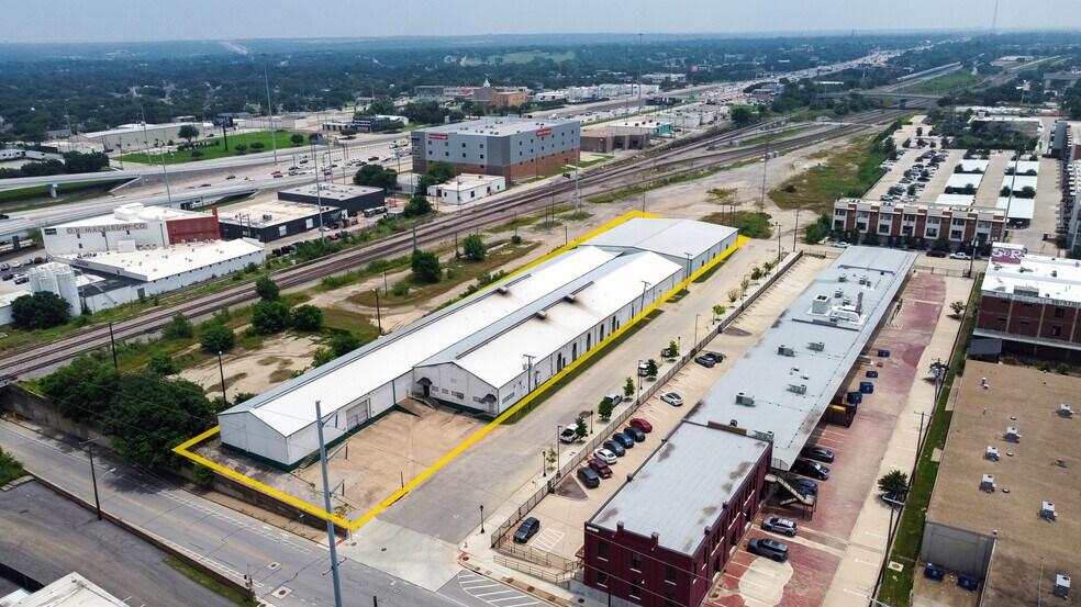 More Photos Of 400 E Vickery Blvd, Fort Worth Warehouse For Lease