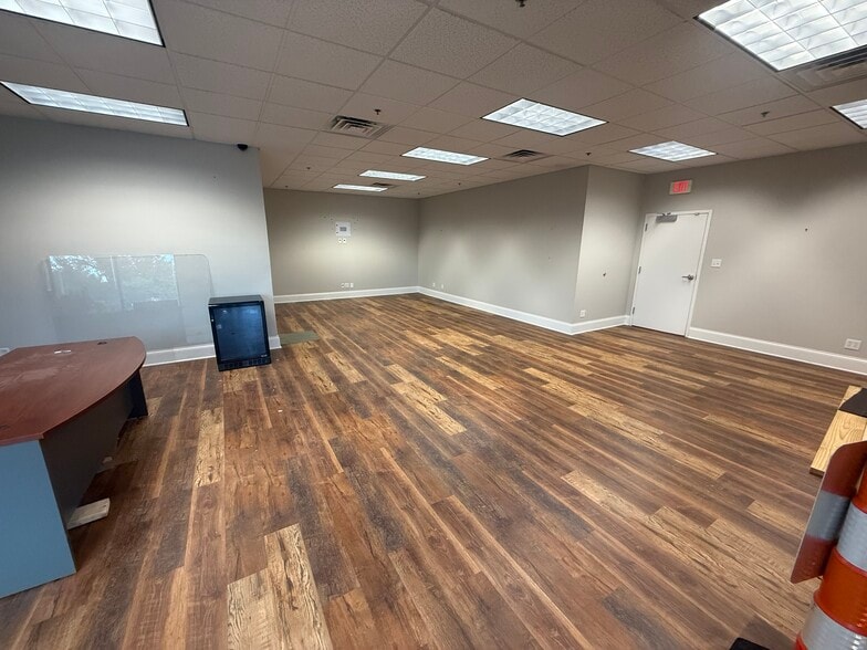 More Photos Of 2400 Lime Kiln Ln, Louisville General Retail For Lease