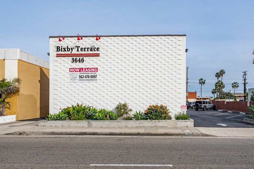 More Photos Of 3646 Long Beach Blvd, Long Beach Loft Creative Space For Lease