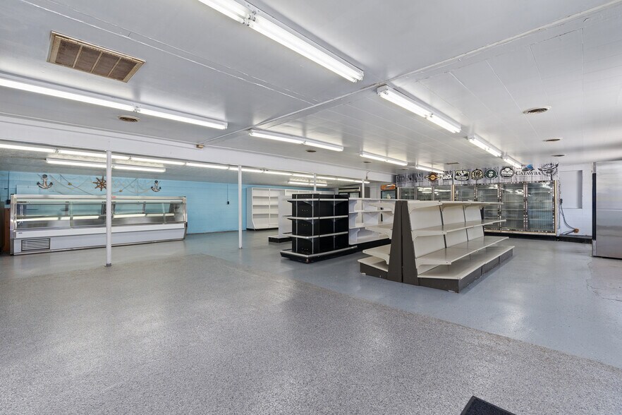 More Photos Of 8275 Carolina Blvd, Clyde General Retail For Sale