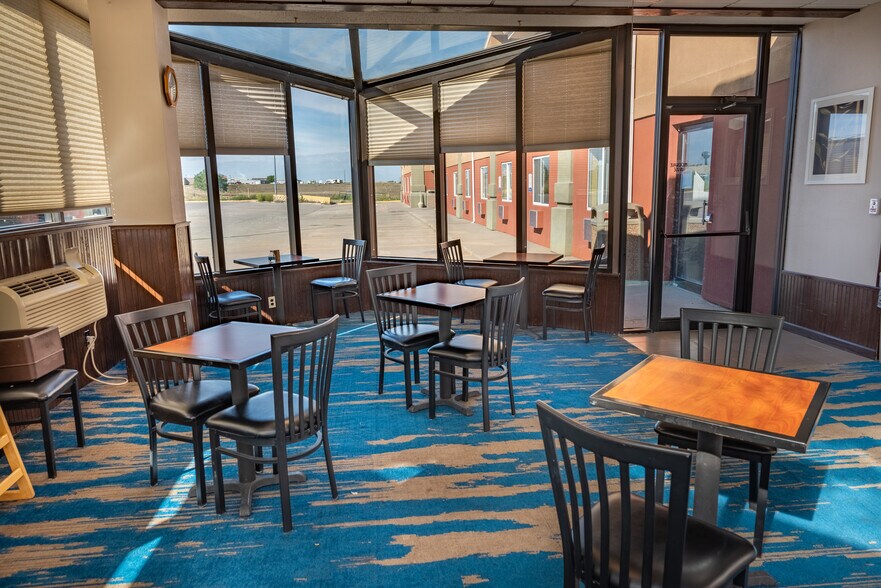 More Photos Of 730 E Jennifer Ln, Sidney Hotel For Sale