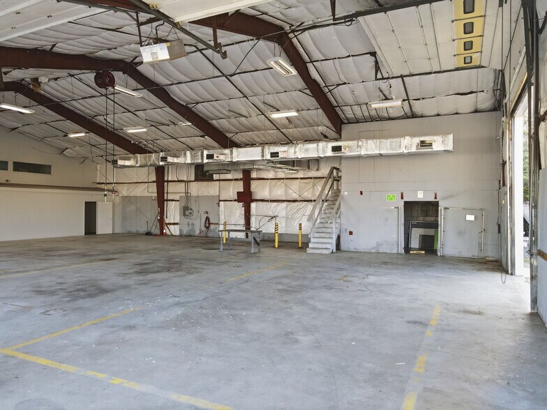 More Photos Of 4801 Stamp Rd, Marlow Heights Warehouse For Lease