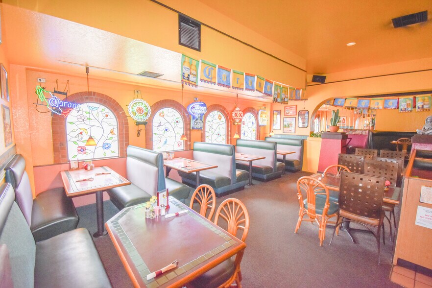 More Photos Of 811-825 S 3rd St, Renton Storefront Retail Office For Lease