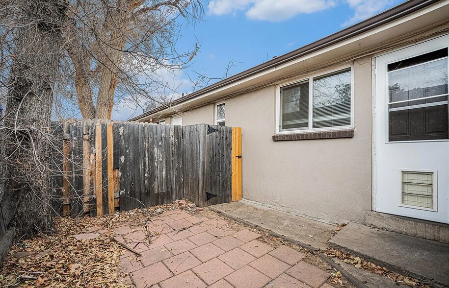 More Photos Of 1143 Akron St, Aurora Apartments For Sale