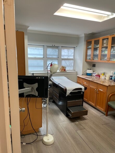 More Photos Of 120 E 36th St, New York Medical For Sale