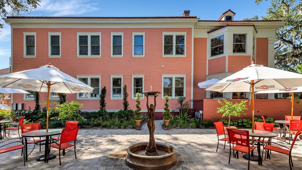 More Photos Of 119 E 37th St, Savannah Restaurant For Sale