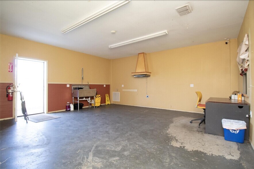 More Photos Of 5023 US-83, Falcon Flex For Sale