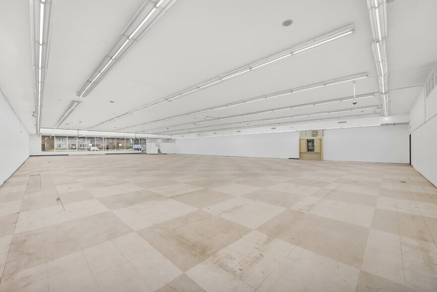 More Photos Of 6704-6720 N Ridge Rd, Madison General Retail For Sale