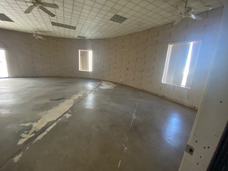 More Photos Of 3929 N Romero Rd, Tucson Warehouse For Lease