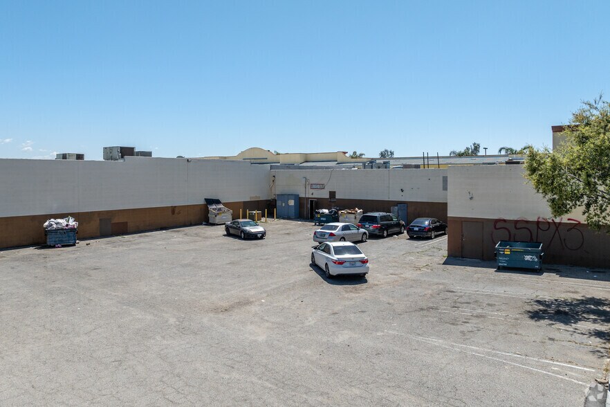 More Photos Of 402-496 E 4th St, Perris Storefront For Lease