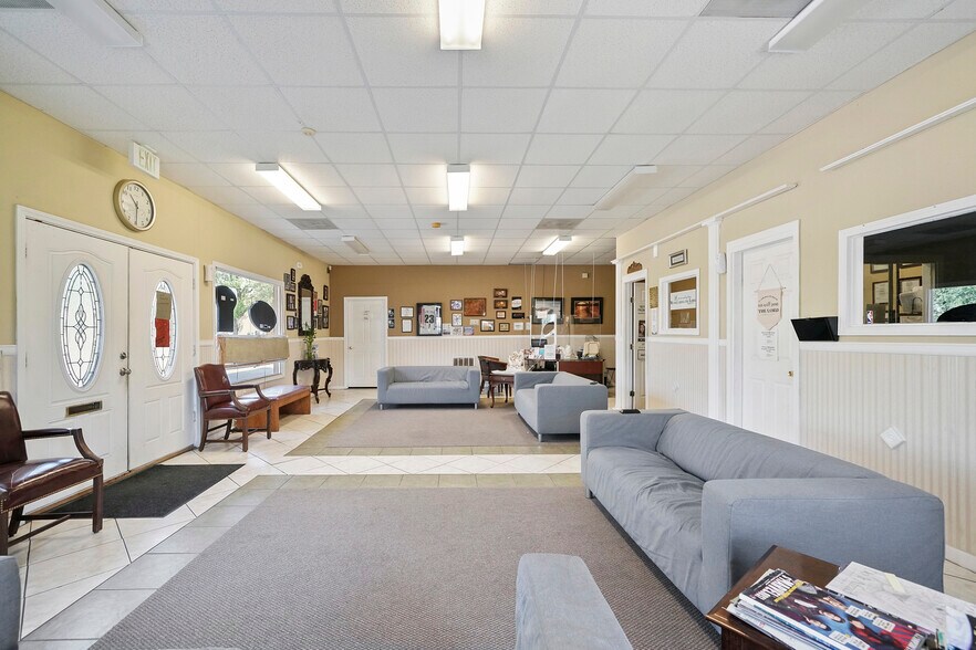 More Photos Of 2555 Allen Genoa Rd, Pasadena Freestanding For Sale