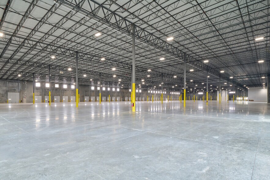 More Photos Of 8900 Escobar Dr, El Paso Distribution For Lease