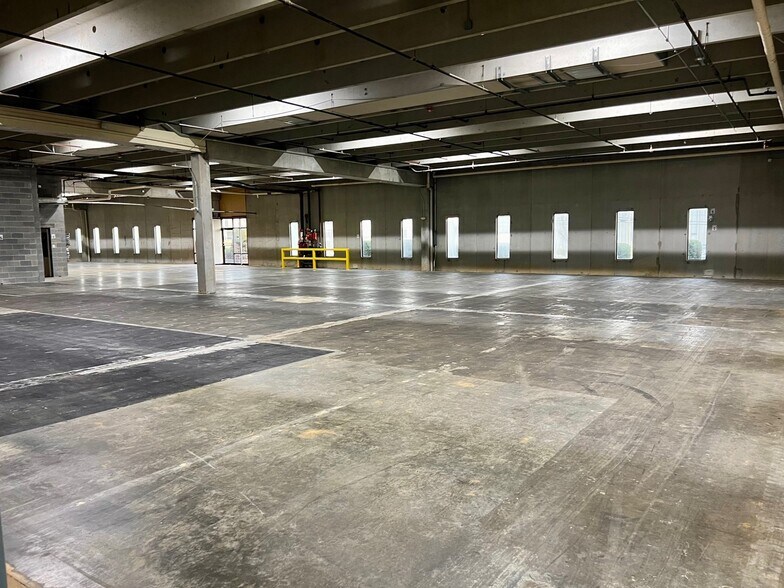 More Photos Of 188 Brooke Rd, Winchester Warehouse For Lease