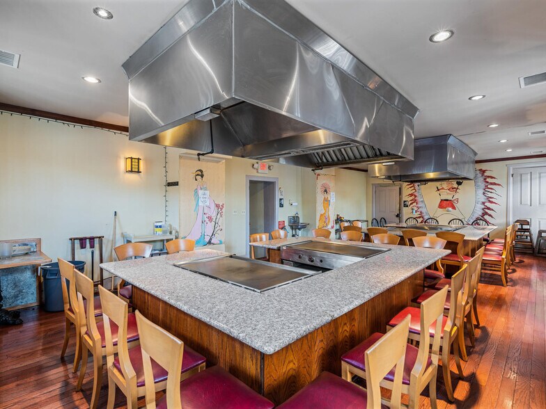 More Photos Of 1495 Farmington Ave, Pottstown General Retail For Sale