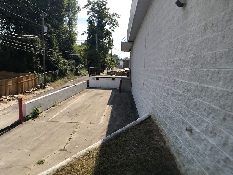 More Photos Of 2580 E Magnolia Ave, Knoxville Freestanding For Sale