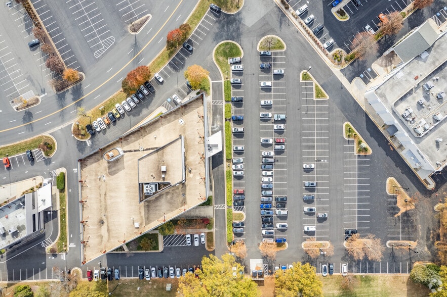 More Photos Of 12011 Lee Jackson Memorial Hwy, Fairfax Medical For Lease