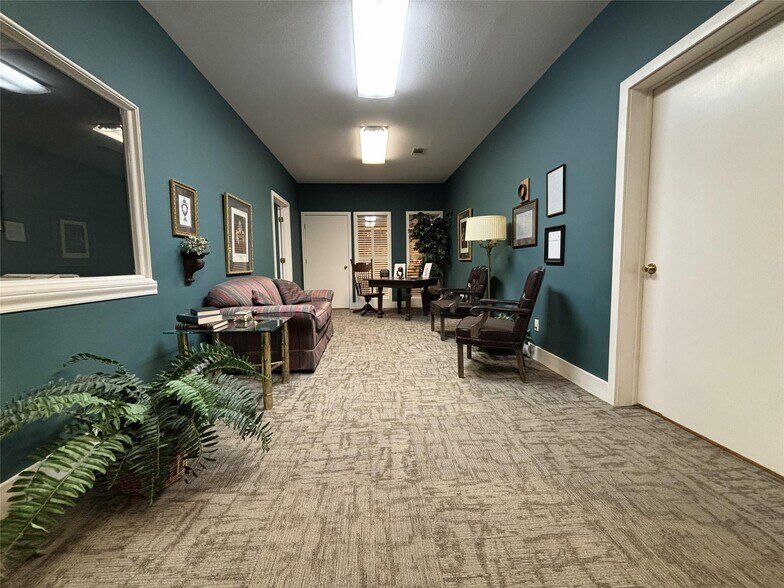 More Photos Of 221 N Houston St, Wharton Office For Sale